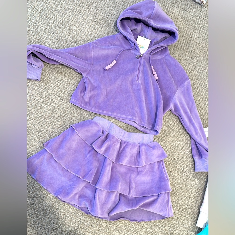 Lola & the boys 
Outfit - cropped sweatshirt with skort 
New
